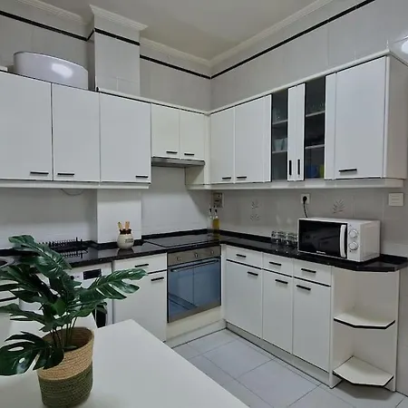 Cozy In The Center By Aloha